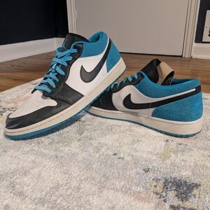 Nike Black and Blue Low-Top Sneakers